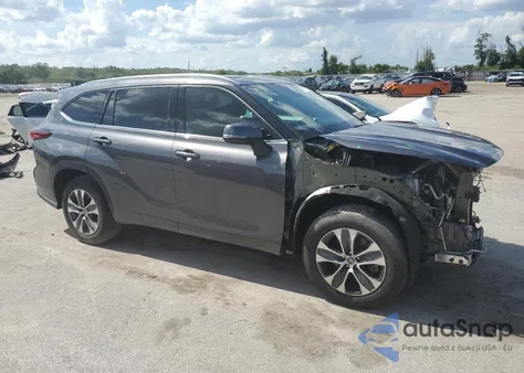 2021 Toyota Highlander Xle z USA, uszkodzony, nr VIN 5TDGZRAH3MS087456
